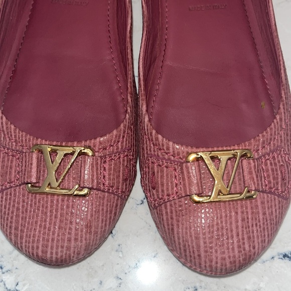 Louis Vuitton textured pink loafers - Picture 2 of 8